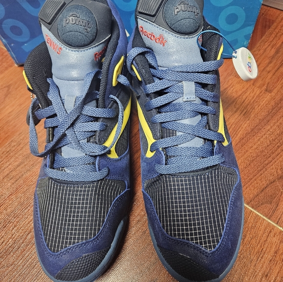 2012 Reebok Court Victory Pump - Picture 2 of 7